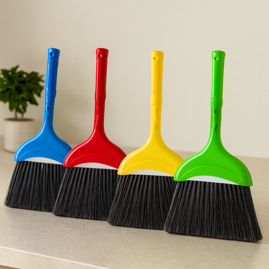 Plastik Saplı Süpürge (Renkli)